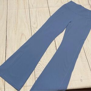 Fabletics pureLuxe Sky Blue Flare Pants leggings with pockets size small